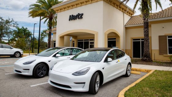 La société de location de voitures Hertz pourrait porter ses commandes de voitures Tesla à 150 000 d'ici trois ans - Burzovnisvet.cz - Actions, bourse, forex, matières premières, IPO, obligations