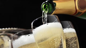 Les ventes de champagne s'envolent et approchent du pic pré-pandémique : "Les consommateurs sont prêts à faire la fête" - Burzovnisvet.cz - Actions, bourse, forex, matières premières, IPO, obligations