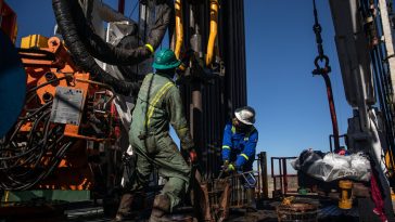 Pétrole brut en forte baisse après le rapport sur la croissance des stocks américains - Burzovnisvet.cz - Actions, taux de change, forex, matières premières, IPO, obligations