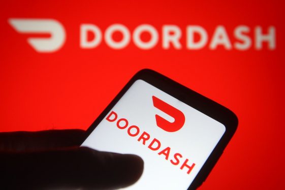 Les actions de DoorDash bondissent de 19 % après une transaction de 8 milliards de dollars et un bénéfice supérieur - Burzovnisvet.cz - Stocks, Stock, Exchange, Forex, Commodities, IPO, Bonds