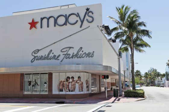 Les actions de Macy's augmentent, le grand magasin dépasse ses bénéfices et relève ses perspectives pour l'ensemble de l'année grâce à de nouveaux clients - Burzovnisvet.cz - Stocks, Stock, Exchange, Forex, Commodities, IPO, Bonds