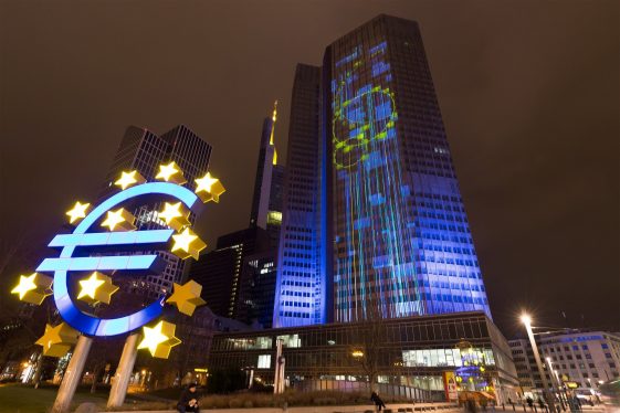Lagarde : la BCE ne devrait pas réagir à la hausse de l'inflation en resserrant sa politique - Burzovnisvet.cz - Actions, taux de change, forex, matières premières, IPO, obligations