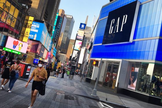 L'action de Gap plonge de 15 % après que la chaîne de magasins a enregistré des millions de pertes de revenus en raison de retards dans la livraison de produits - Burzovnisvet.cz - Stocks, Stock Market, Exchange, Forex, Commodities, IPO, Bonds