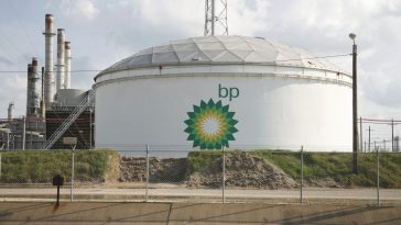 BP affiche un bénéfice de 3,3 milliards de dollars au troisième trimestre, dépassant les estimations grâce à la hausse des prix du pétrole - Burzovnisvet.cz - Actions, Bourse, FX, Matières premières, IPO, Obligations