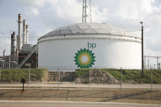 BP affiche un bénéfice de 3,3 milliards de dollars au troisième trimestre, dépassant les estimations grâce à la hausse des prix du pétrole - Burzovnisvet.cz - Actions, Bourse, FX, Matières premières, IPO, Obligations