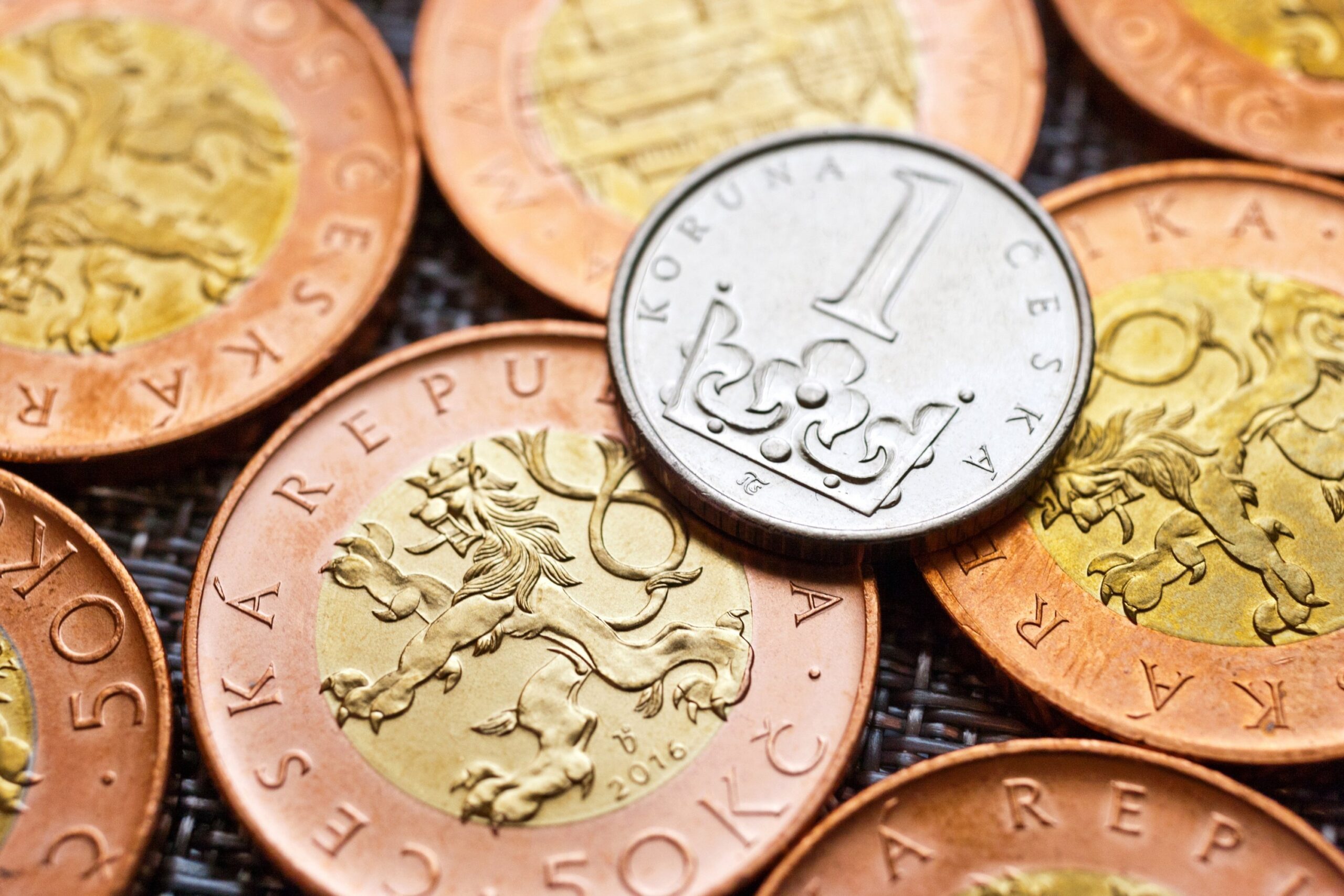 La couronne est restée pratiquement inchangée par rapport aux principales devises mondiales aujourd'hui - Burzovnisvet.cz - Actions, taux de change, forex, matières premières, IPO, obligations