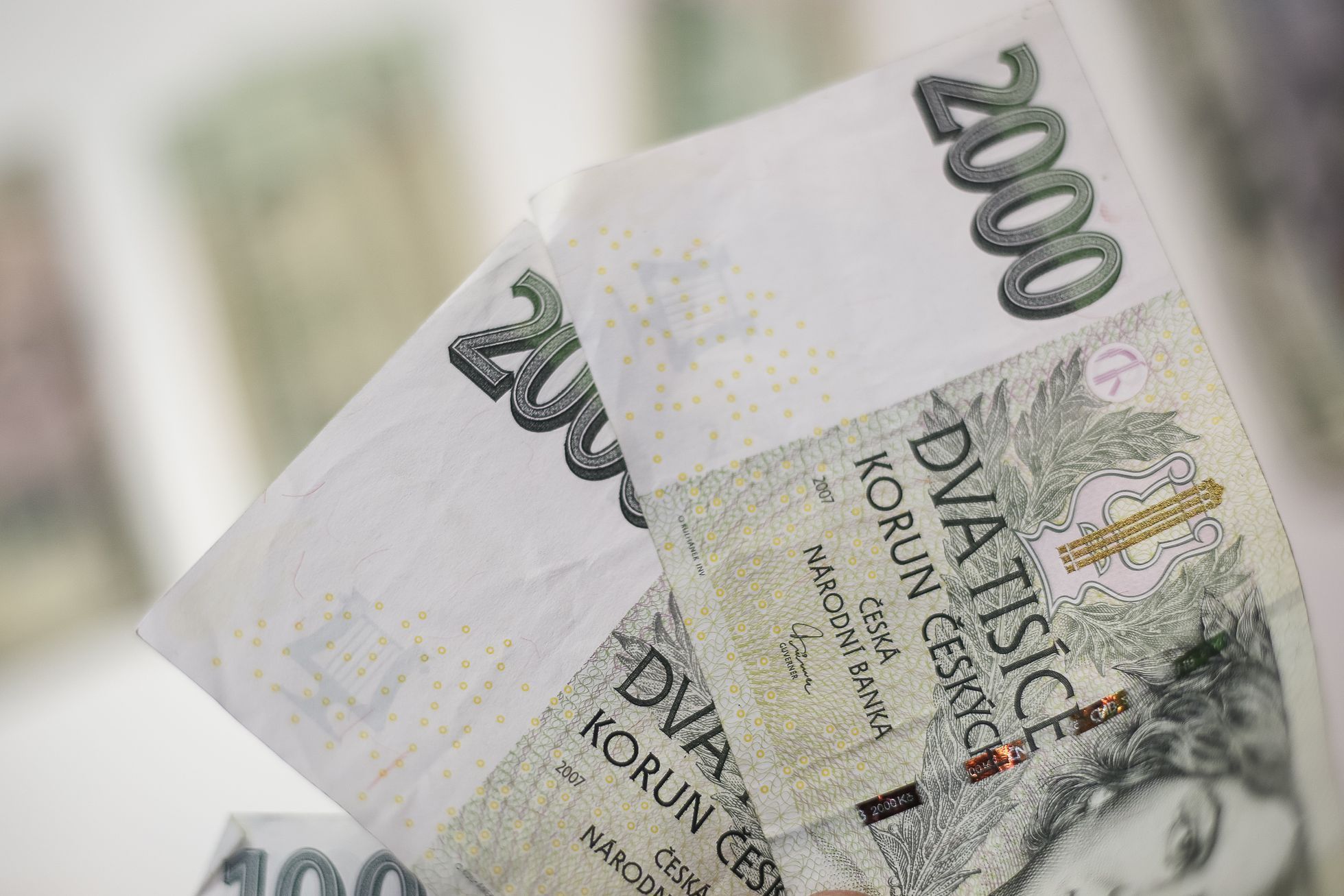La couronne s'affaiblit face aux deux principales devises mondiales en début de semaine - Burzovnisvet.cz - Actions, taux de change, forex, matières premières, IPO, obligations
