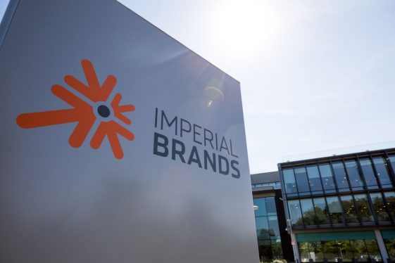 La hausse du prix des cigarettes stimule le bénéfice annuel d'Imperial Brands - Burzovnisvet.cz - Actions, Bourse, FX, Matières premières, IPO, Obligations