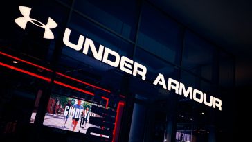 Les actions d'Under Armour augmentent en raison de meilleurs résultats qui incitent les vendeurs à revoir leurs perspectives annuelles à la hausse - Burzovnisvet.cz - Stocks, Exchange, FX, Commodities, IPO, Bonds