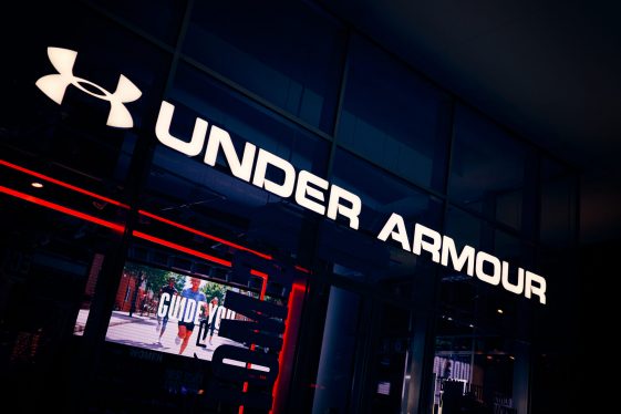 Les actions d'Under Armour augmentent en raison de meilleurs résultats qui incitent les vendeurs à revoir leurs perspectives annuelles à la hausse - Burzovnisvet.cz - Stocks, Exchange, FX, Commodities, IPO, Bonds