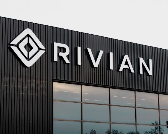 Rivian, le concurrent de Tesla, veut lever jusqu'à 8,4 milliards de dollars lors de son entrée en bourse - Burzovnisvet.cz - Actions, Bourse, Marché, Forex, Matières premières, IPO, Obligations