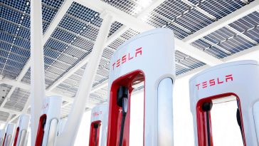 Tesla est à nouveau poursuivi pour des problèmes liés au lieu de travail - Burzovnisvet.cz - Actions, Bourse, Change, Forex, Matières premières, IPO, Obligations