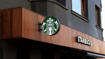 Starbucks et Texas Roadhouse sur le point de dépasser les estimations de bénéfices - Burzovnisvet.cz - Actions, Bourse, Forex, Matières premières, IPO, Obligations