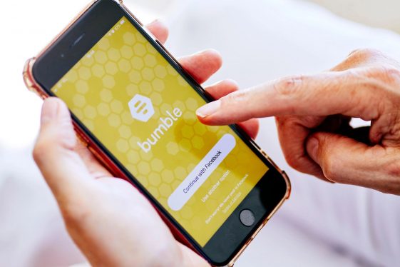 Bumble : les perspectives solides méritent un relèvement de la note, selon J.P. Morgan - Burzovnisvet.cz - Actions, Bourse, FX, Matières premières, IPO, Obligations