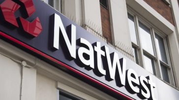 NatWest devra payer une amende de 264,8 millions de CZK. 8,8 millions de GBP, n'a pas respecté les règles de lutte contre le blanchiment d'argent - Burzovnisvet.cz - Actions, bourse, forex, matières premières, IPO, obligations