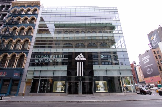 Le géant allemand Adidas lance un nouveau rachat d'actions - Burzovnisvet.cz - Actions, bourse, forex, matières premières, IPO, obligations