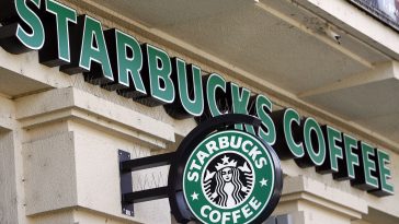 Starbucks s'attend à ce que ses clients achètent pour 3 milliards de dollars de cartes-cadeaux pour les fêtes de fin d'année - Burzovnisvet.cz - Stocks, Stock, Exchange, Forex, Commodities, IPO, Bonds