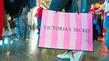 Les actions de Victoria's Secret s'envolent après que le détaillant s'est vanté d'une excellente saison de vacances et a dévoilé un plan de rachat d'actions - Burzovnisvet.cz - Stocks, Stock, Exchange, Forex, Commodities, IPO, Bonds