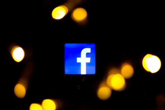 Facebook demande au tribunal de rejeter la plainte antitrust déposée par la commission du commerce - Burzovnisvet.cz - Actions, Bourse, Change, Forex, Matières premières, IPO, Obligations