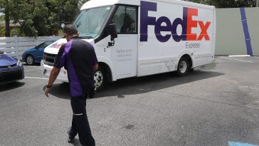 FedEx se renforce après avoir battu l'estimation du 2e trimestre et restauré des perspectives plus élevées - Burzovnisvet.cz - Actions, Bourse, Change, Forex, Matières premières, IPO, Obligations