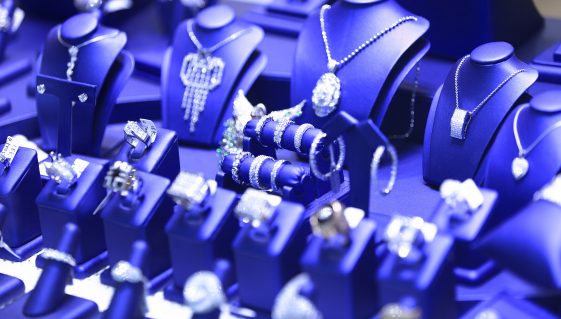 Les actions de Signet Jewelers augmentent après que le bijoutier ait annoncé des résultats du troisième trimestre fiscal supérieurs aux attentes des analystes - Burzovnisvet.cz - Stocks, Exchange, FX, Commodities, IPO, Bonds