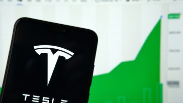 Musk vend pour 528 millions de dollars d'actions Tesla et cède 10 % de ses parts - Burzovnisvet.cz - Actions, bourse, change, forex, matières premières, IPO, obligations