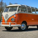 VW dévoilera en mars la version électrique du minibus de l'ère hippie.