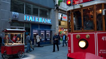 Les actions de la banque turque Halkbank bondissent après le report des poursuites américaines - Burzovnisvet.cz - Actions, bourse, forex, matières premières, IPO, obligations