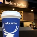 Luckin Coffee prévoit de revenir au Nasdaq après une fraude de 300 millions de dollars - Burzovnisvet.cz - Actions, Bourse, Change, Forex, Matières premières, IPO, Obligations
