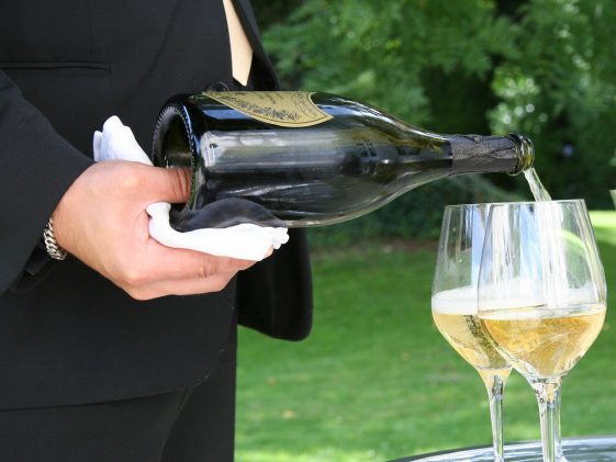 Les producteurs de champagne français connaissent une année record - Burzovnisvet.cz - Actions, taux de change, forex, matières premières, IPO, obligations