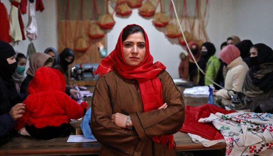 Les femmes afghanes perdent rapidement leur emploi en raison de la contraction de l'économie et de la limitation de leurs droits - Burzovnisvet.cz - Stocks, Stock, Exchange, Forex, Commodities, IPO, Bonds