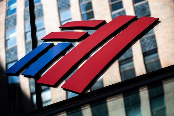 BofA augmente le salaire de base pour retenir les meilleurs banquiers - Burzovnisvet.cz - Actions, bourse, forex, matières premières, IPO, obligations