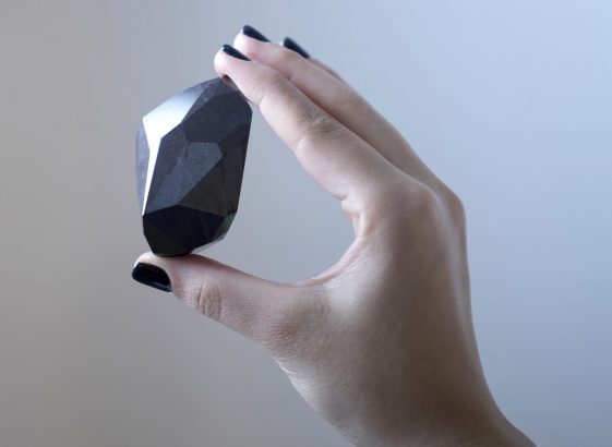 Sotheby's expose un rare diamant noir de 555 carats, le proposera aux enchères en février - Burzovnisvet.cz - Actions, Bourse, Taux de change, Forex, Matières premières, IPO, Obligations