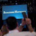 L'approche à long terme de Warren Buffett porte ses fruits : Berkshire Hathaway surpasse les méta-plates-formes - Burzovnisvet.cz - Actions, Bourse, Change, Forex, Matières premières, IPO, Obligations