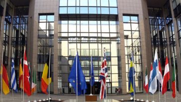 Personae non gratae τα 19 μόνιμα μέλη της μόνιμης ρωσικής αποστολής στην ΕΕ