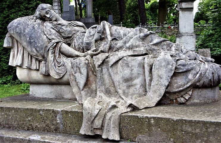 statue de pierre tombale
